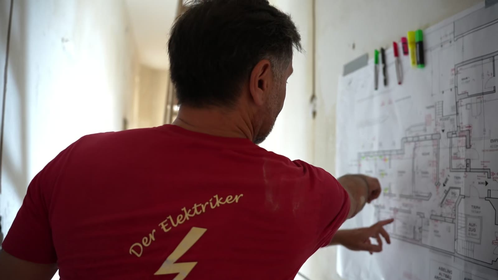 Elektro Hinnenberg bei der Arbeit in Wiesbaden
