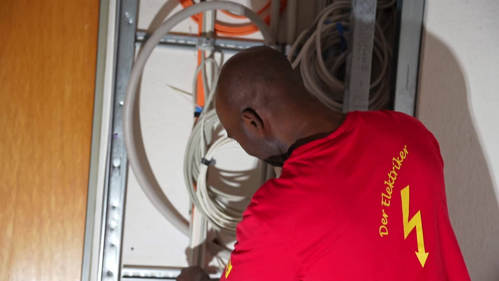 Servicefahrzeuge von Elektro Hinnenberg im Einsatz